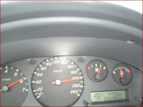 Nissan Almera (N16) 1.8 Comfort Plus - Fahrzeugbild 3 von 4